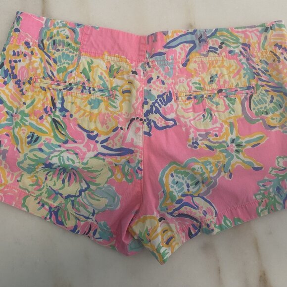 Lilly Pulitzer Coral Reef Island Kerrie Short - Size 8. - Picture 2 of 5